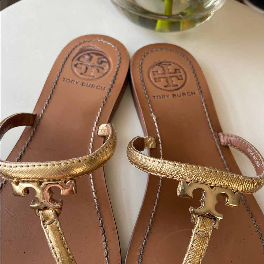 SOLD!!! T Logo Flat Tory Burch Sandals Size 7 (Gold/Metallic) - Picture 4 of 14
